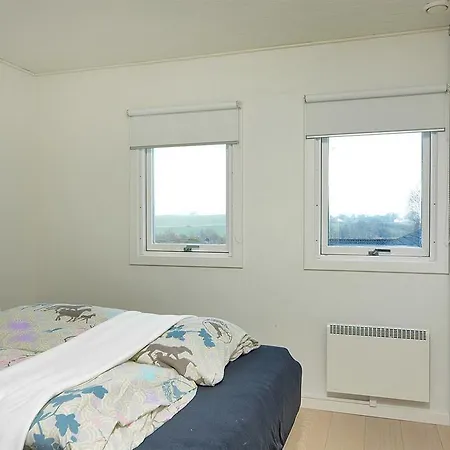Two-bedroom Holiday Sonderballe 04 *